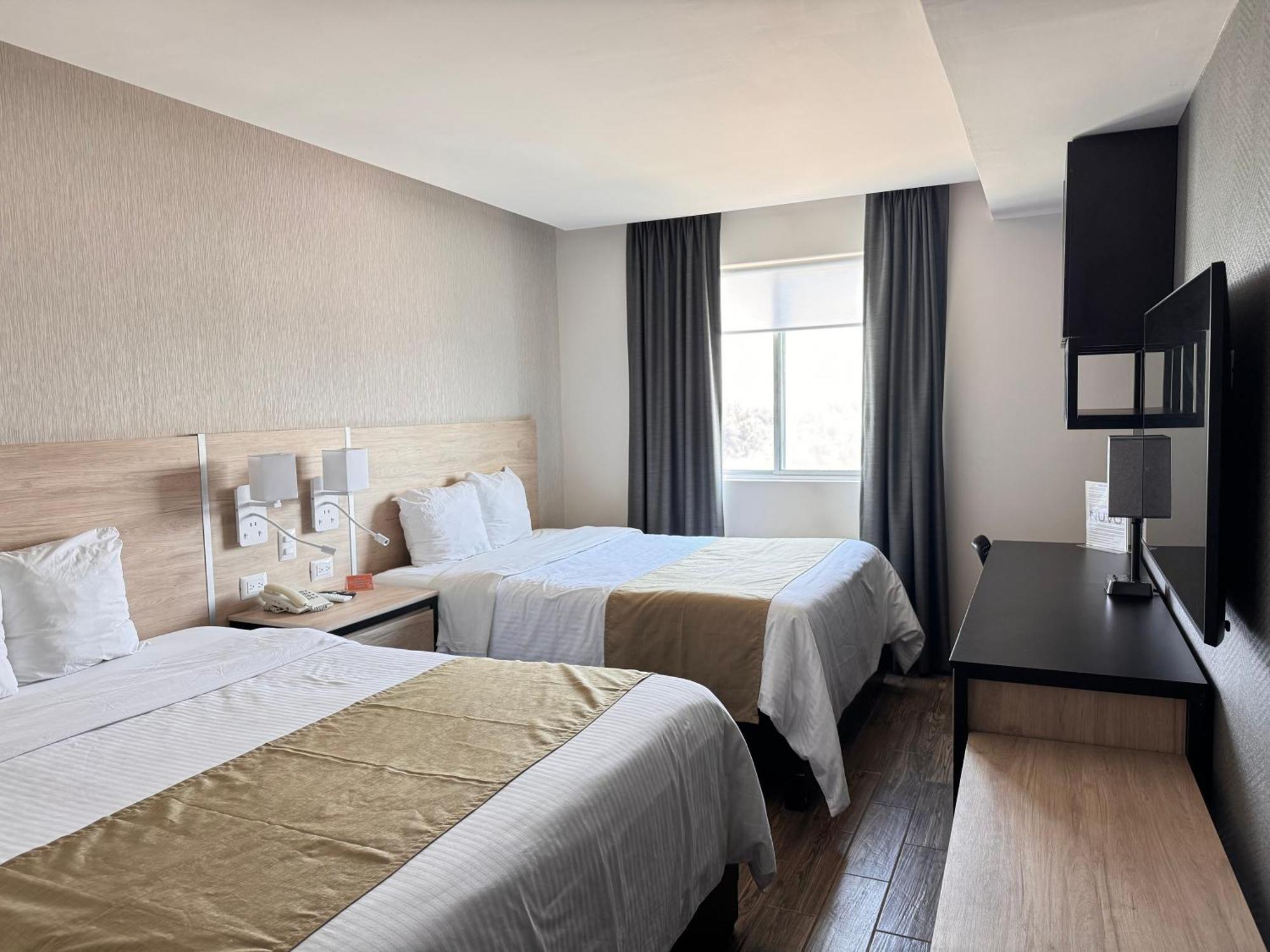 Hotel Nuvo Saltillo Esterno foto