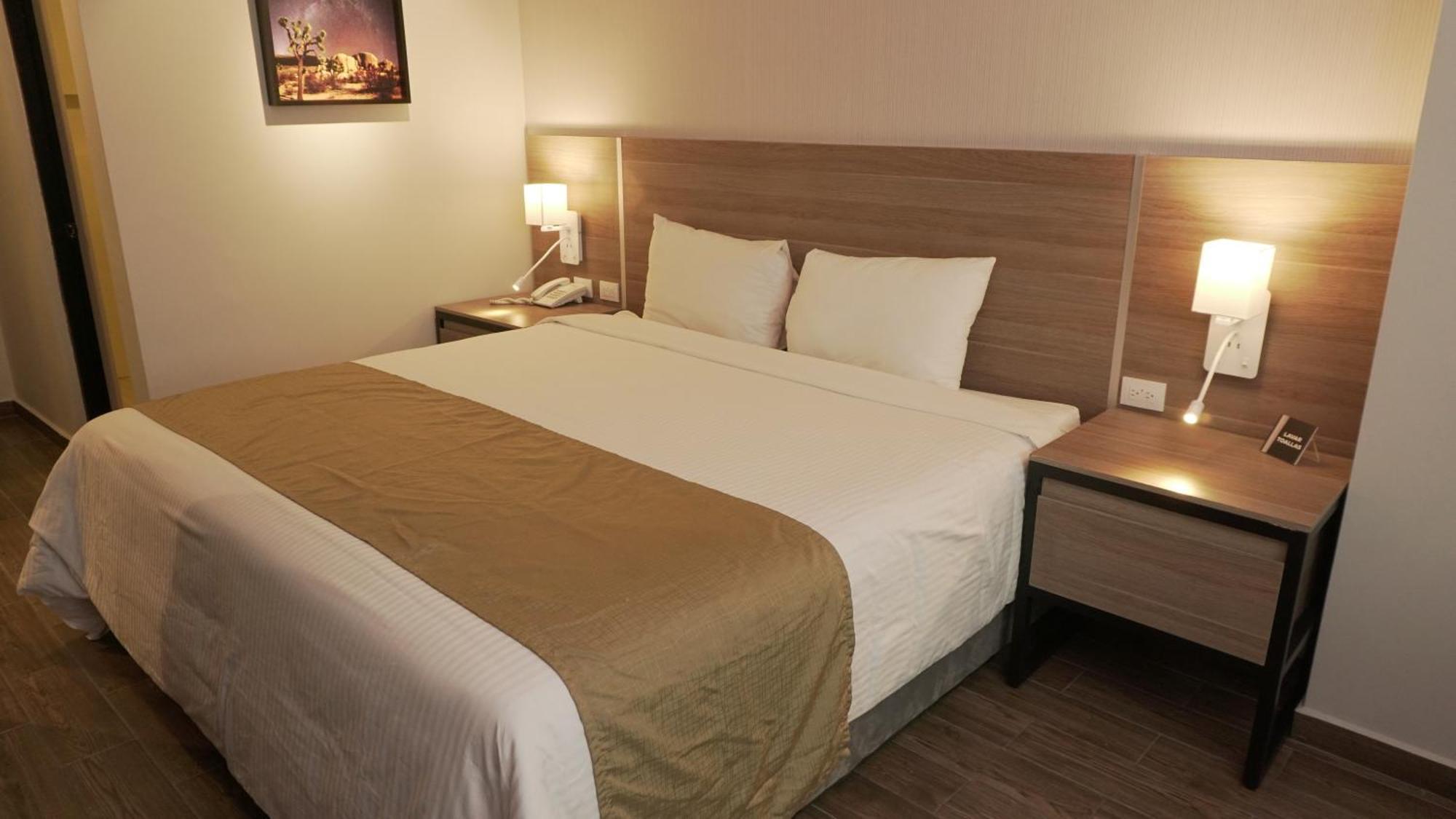 Hotel Nuvo Saltillo Esterno foto