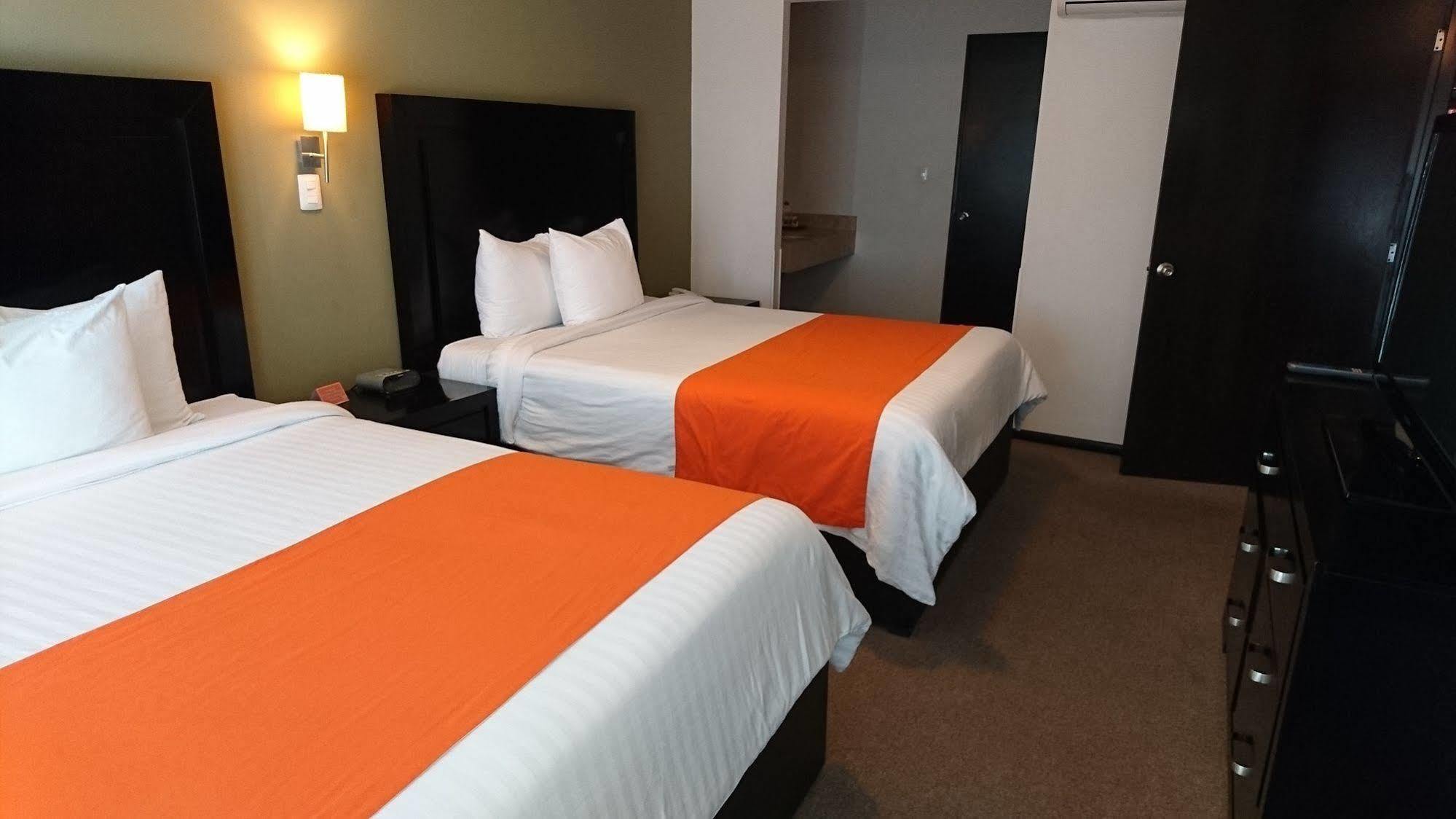 Hotel Nuvo Saltillo Esterno foto